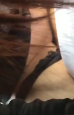 阳光下野外车震!极品骚女友被巨屌猛干,车窗狂摇浪叫连连内射高潮!