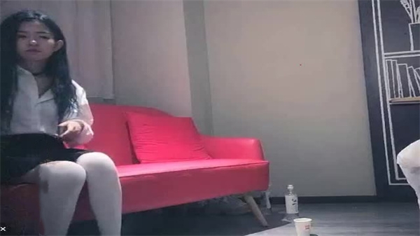 暗中勾引！巨屌猛男重金狂操白丝巨乳JK，制服撕裂骚穴被爆开内射！