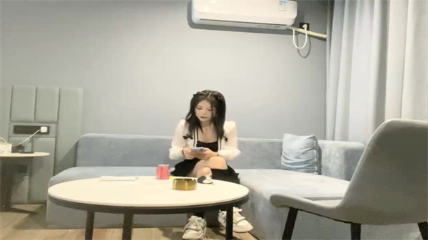 师范大学妹子被瘦猴狂操到高潮 嫩穴狂抽内射教学现场