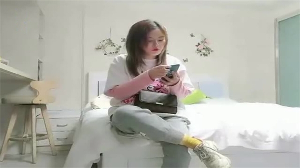 极品肉感骚妇偷情惨遭渣狼友偷拍，淫荡喘息与湿滑撞击声全收录