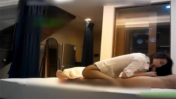 黑丝OL制服美女大长腿开档丝袜骚气十足，欲火焚身挡不住！