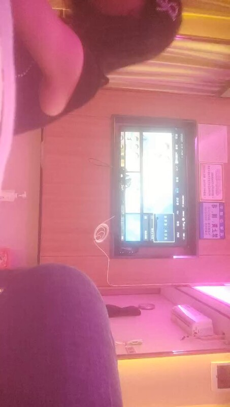 旗袍制服沐足女技师勾搭实录：酒店内换上肉丝高跟鞋爆插操穴激情四射