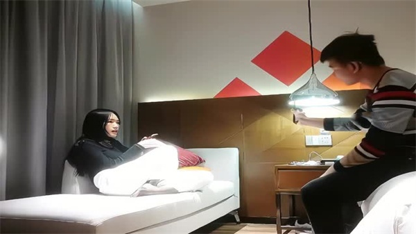 花臂纹身极品新人美女被小哥狂干内射爆乳！