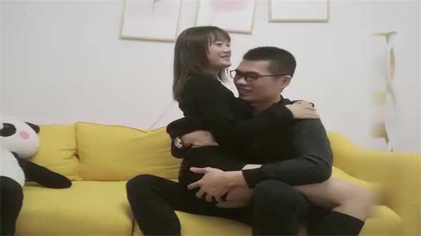 高价网约00后清纯小姐姐，巨乳嫩穴爆操内射